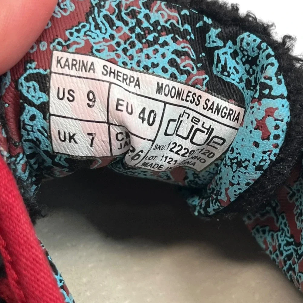 Hey Dude Karina Sherpa Womens 9 Moonless Sangria Black Red Cozy Lace Up Sneakers